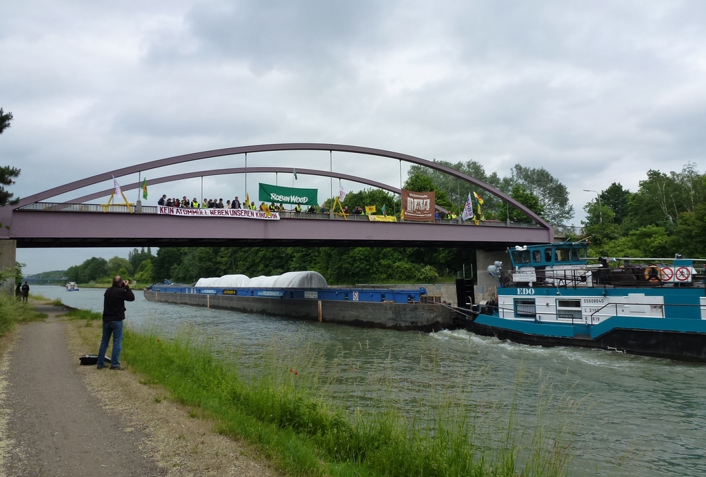 Atommuelltransport_Schiff_BS-Thune Atom-Muell-Schiff durch Wenden/Thune